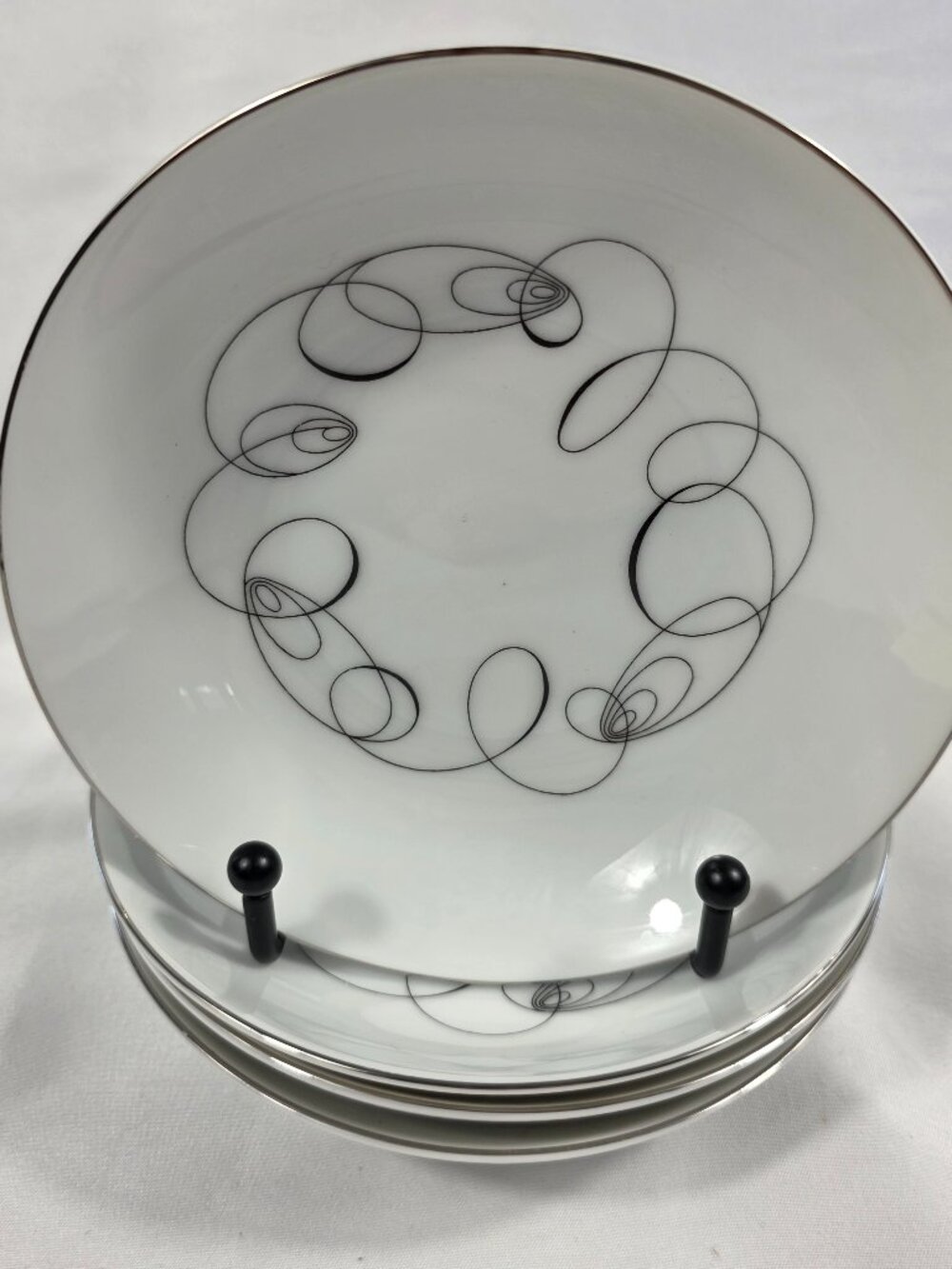 FOUR Meito Tempo Fruit Bowls White with Black Spirals Lines